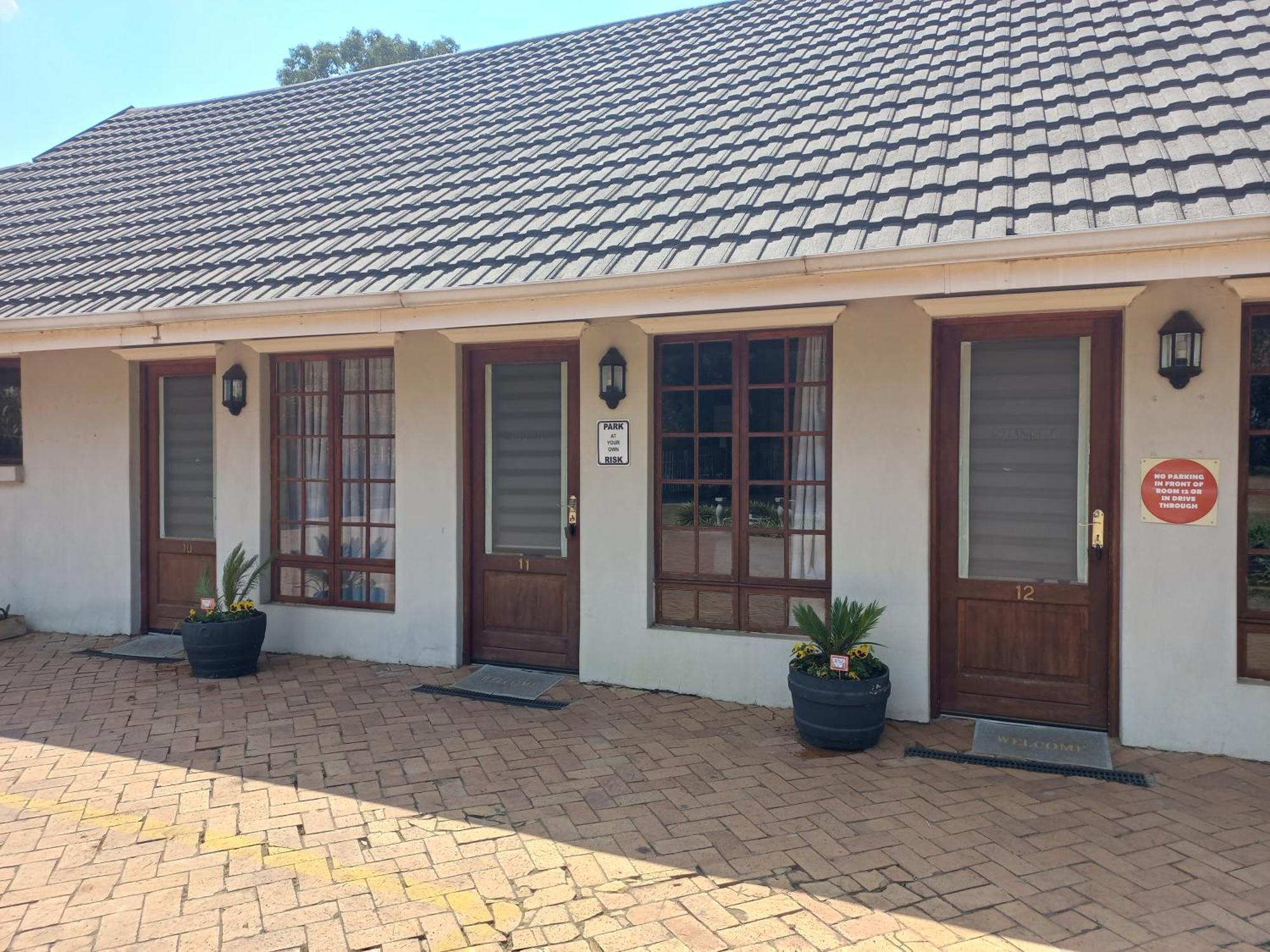 Or Tambo Guest House Kempton Park Esterno foto