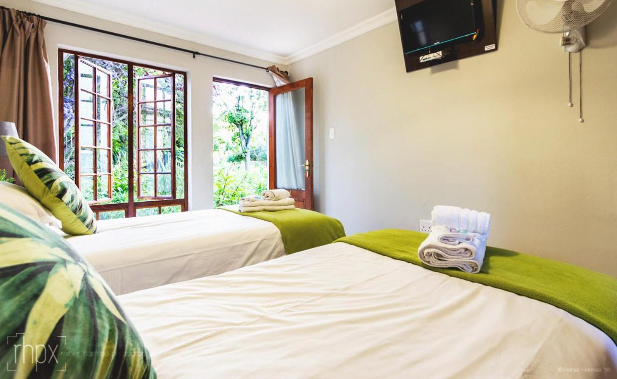 Or Tambo Guest House Kempton Park Esterno foto
