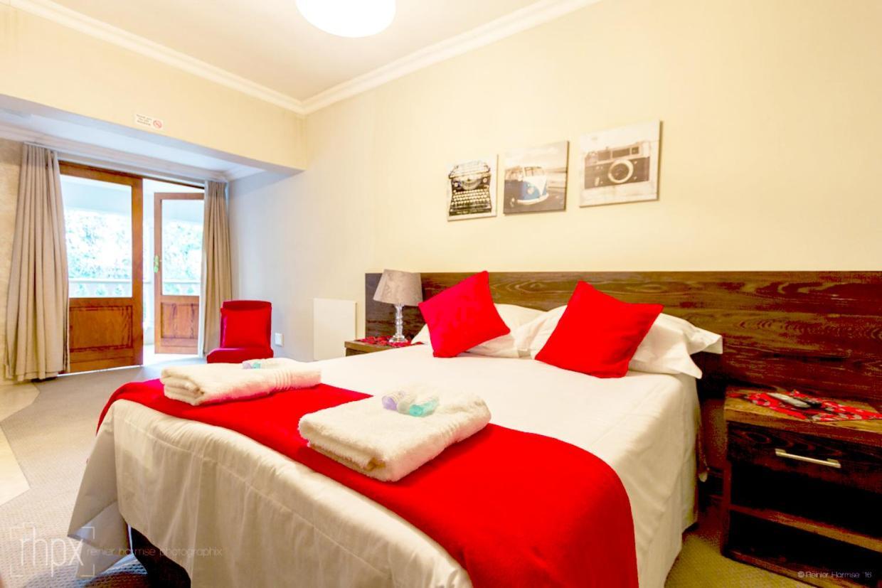 Or Tambo Guest House Kempton Park Esterno foto