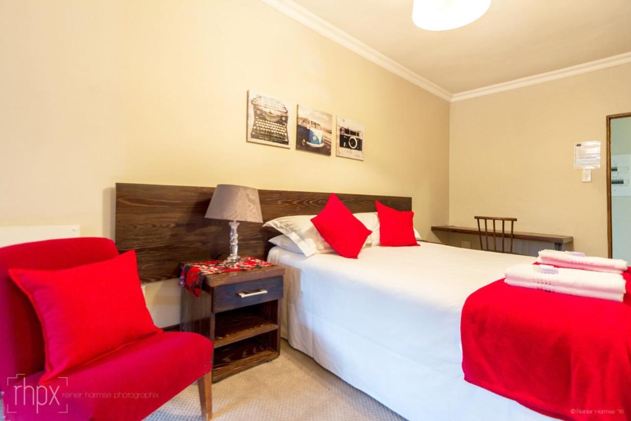 Or Tambo Guest House Kempton Park Esterno foto