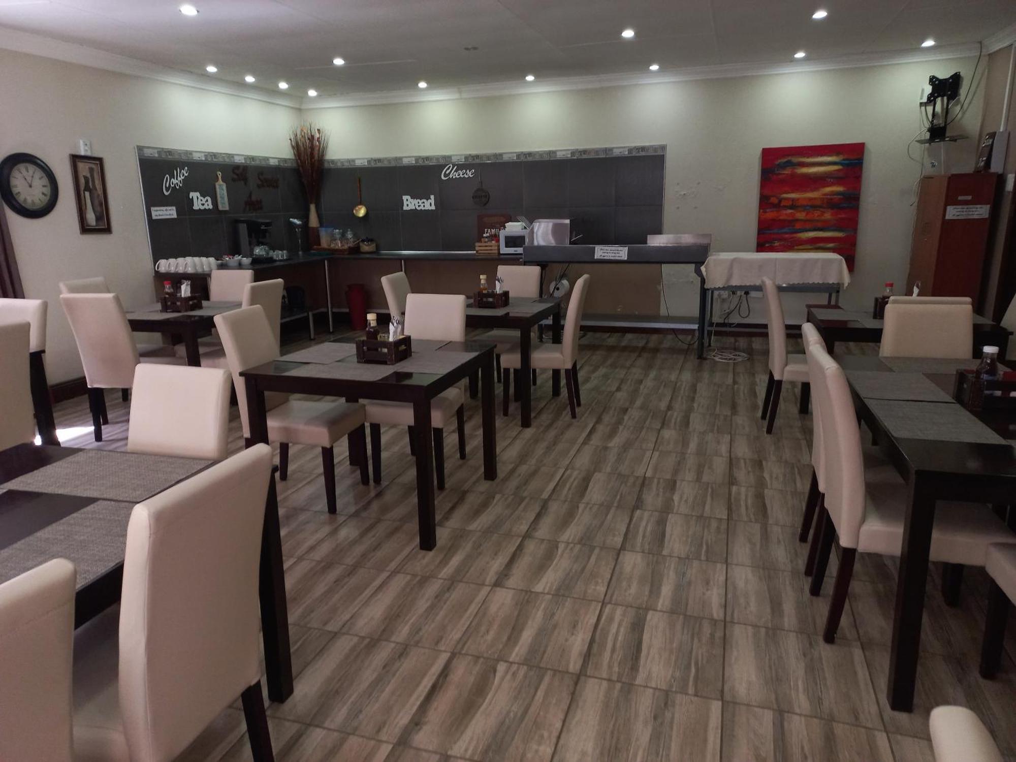 Or Tambo Guest House Kempton Park Esterno foto