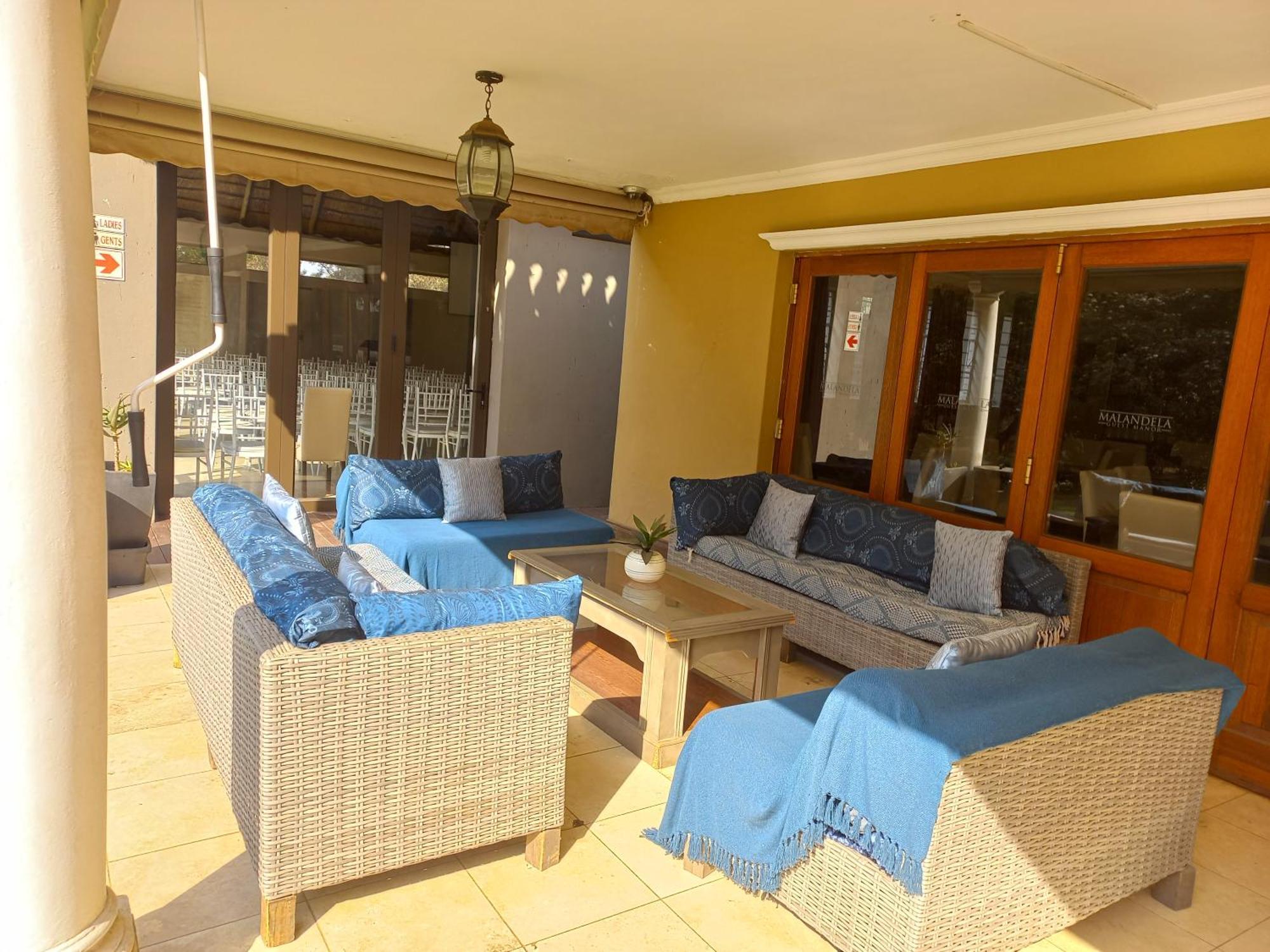 Or Tambo Guest House Kempton Park Esterno foto
