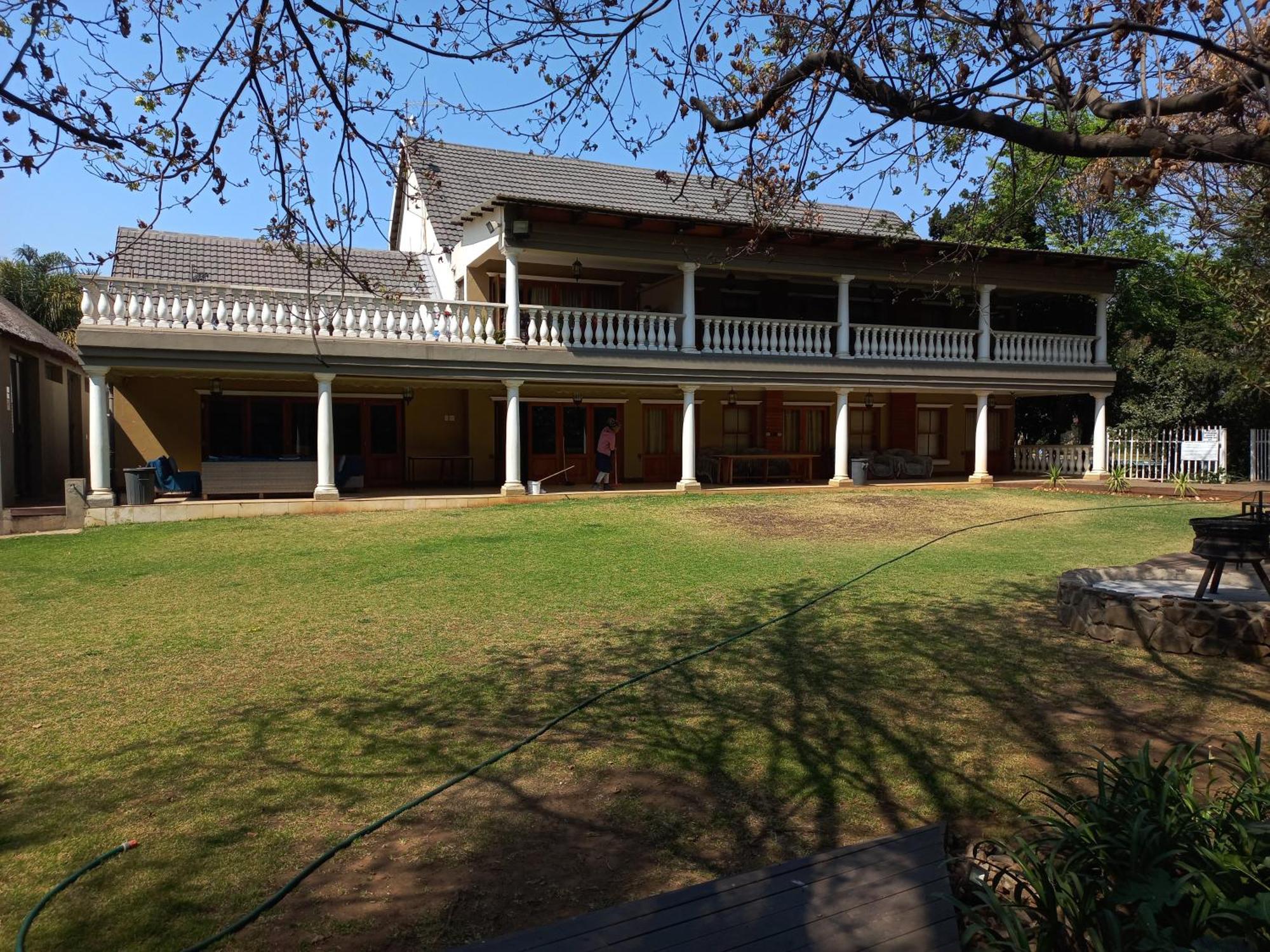 Or Tambo Guest House Kempton Park Esterno foto
