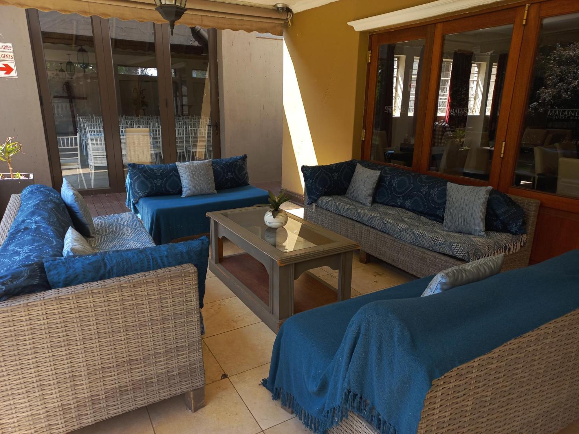 Or Tambo Guest House Kempton Park Esterno foto