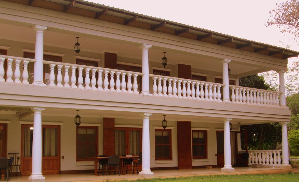 Or Tambo Guest House Kempton Park Esterno foto