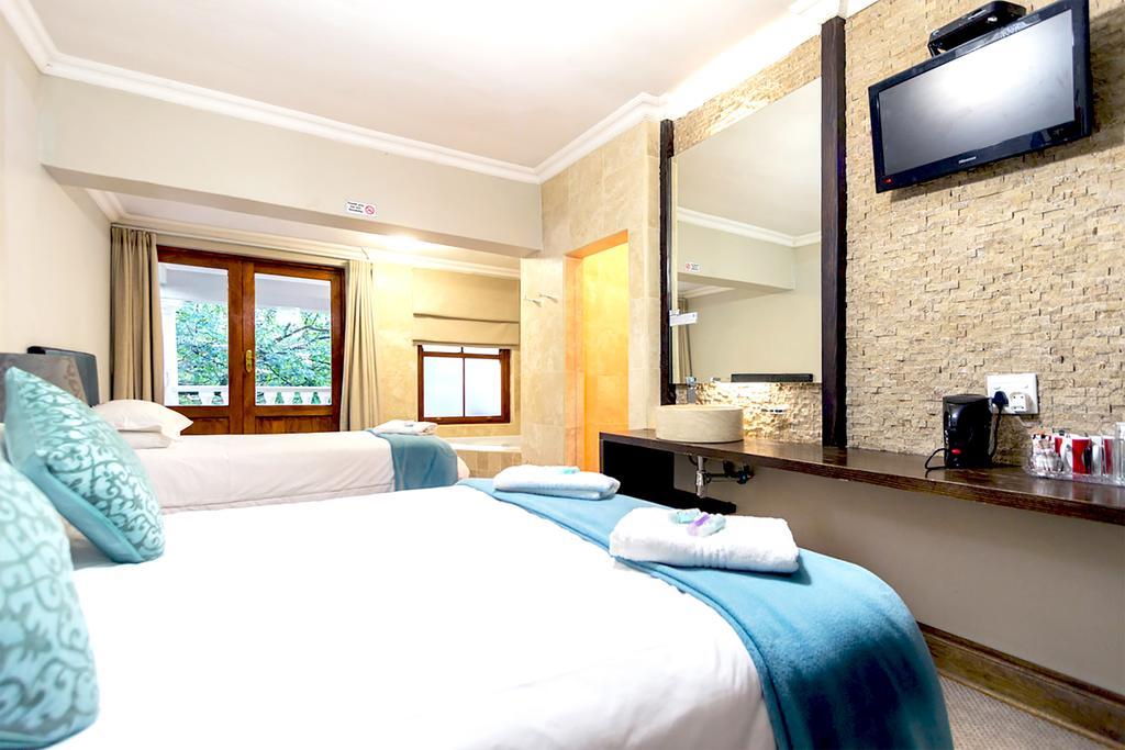 Or Tambo Guest House Kempton Park Esterno foto
