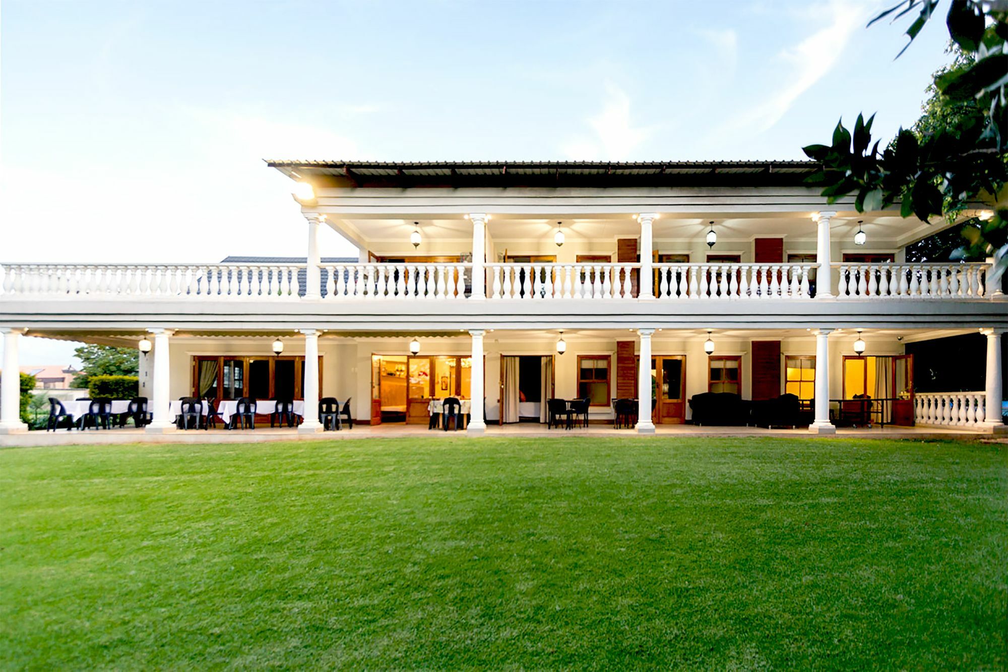 Or Tambo Guest House Kempton Park Esterno foto