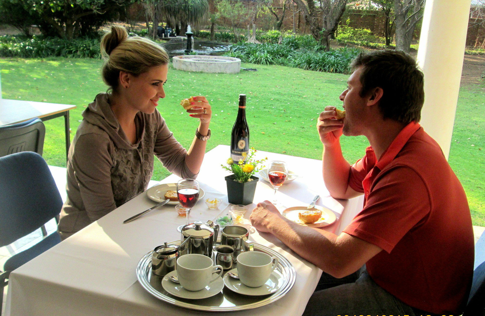 Or Tambo Guest House Kempton Park Esterno foto