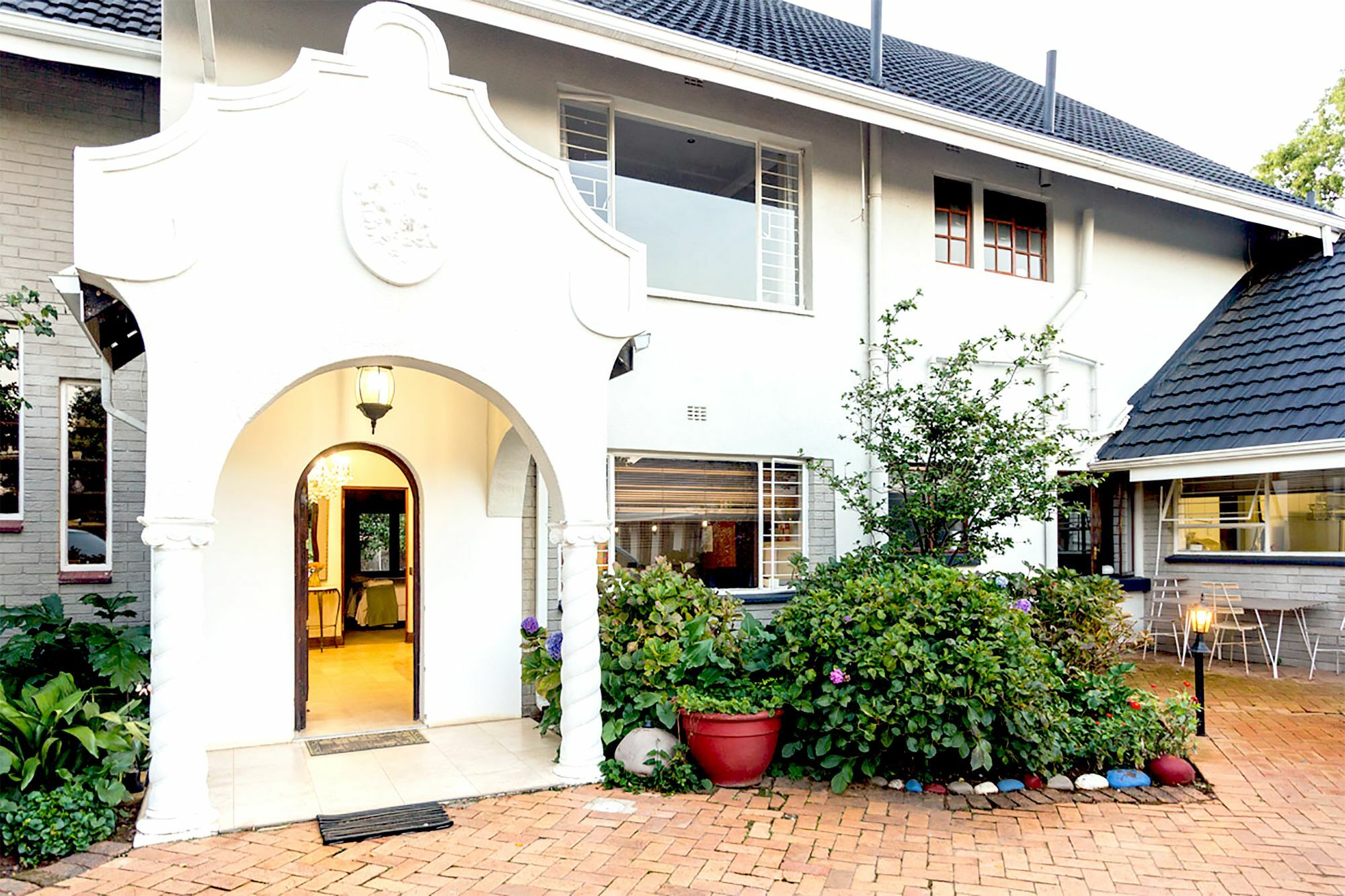 Or Tambo Guest House Kempton Park Esterno foto